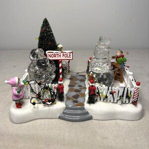 Department 56, The Original Snow Village, Neighborhood Christmas Scene Lighted
